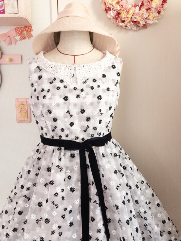 ●完成●刺繍とブロックチェックのワンピース