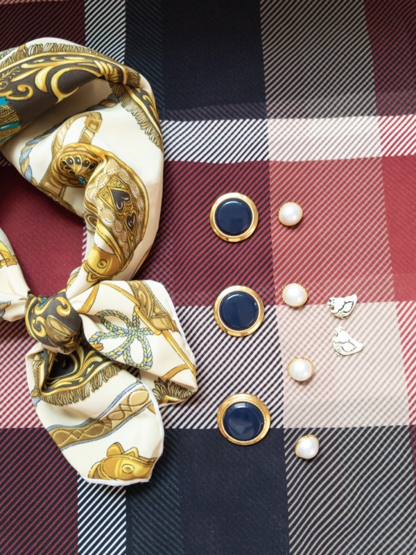 「ボタンアクセサリーコレクション」でボタン選び