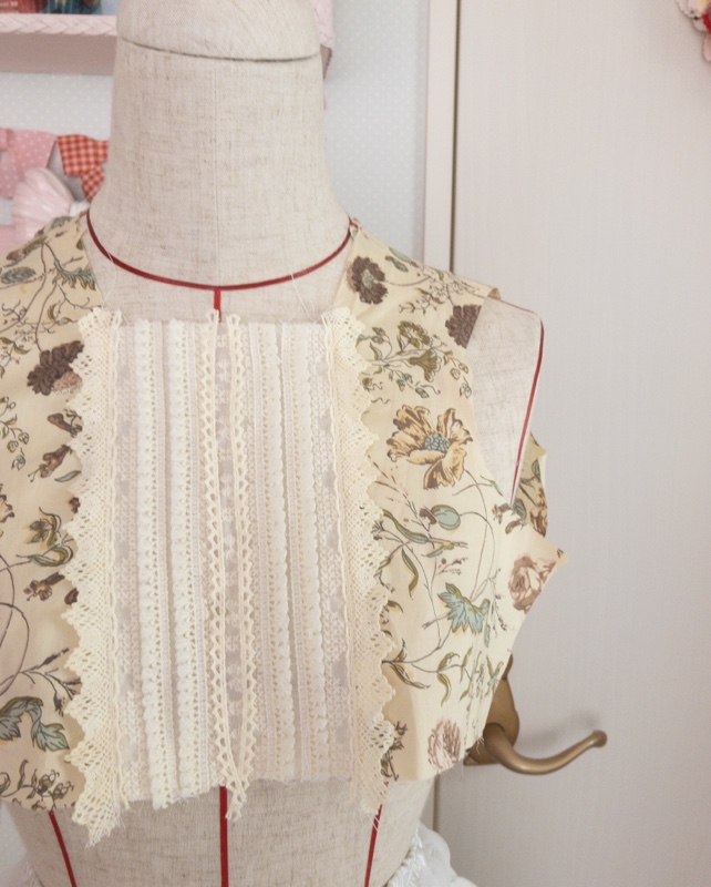 寄り道してリバティのガーデンのワンピース