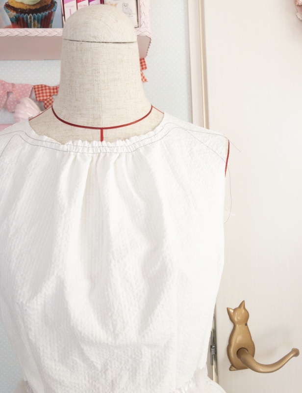 胸元にギャザーを入れたパターンで