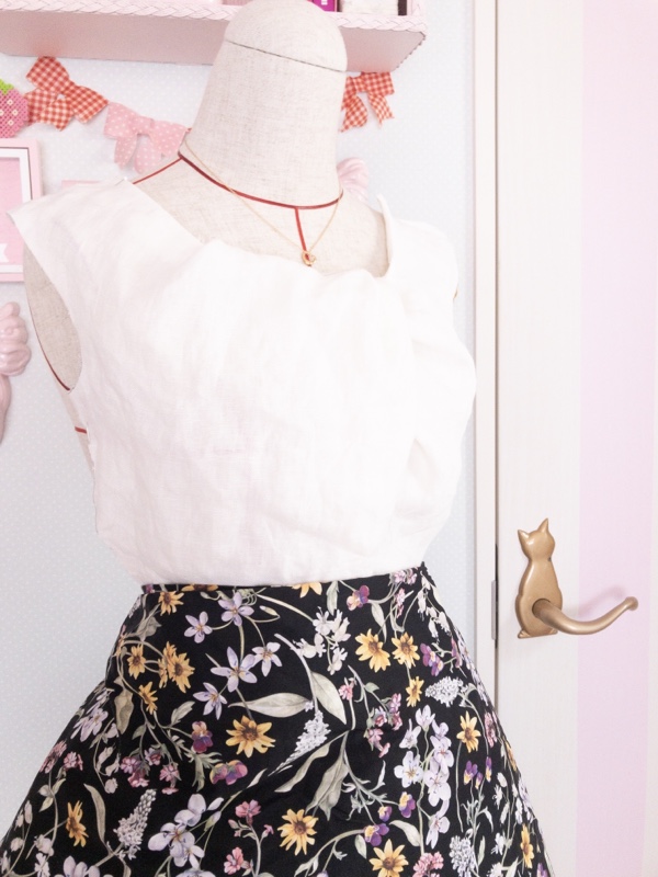 娘作の牛とドレープのワンピース