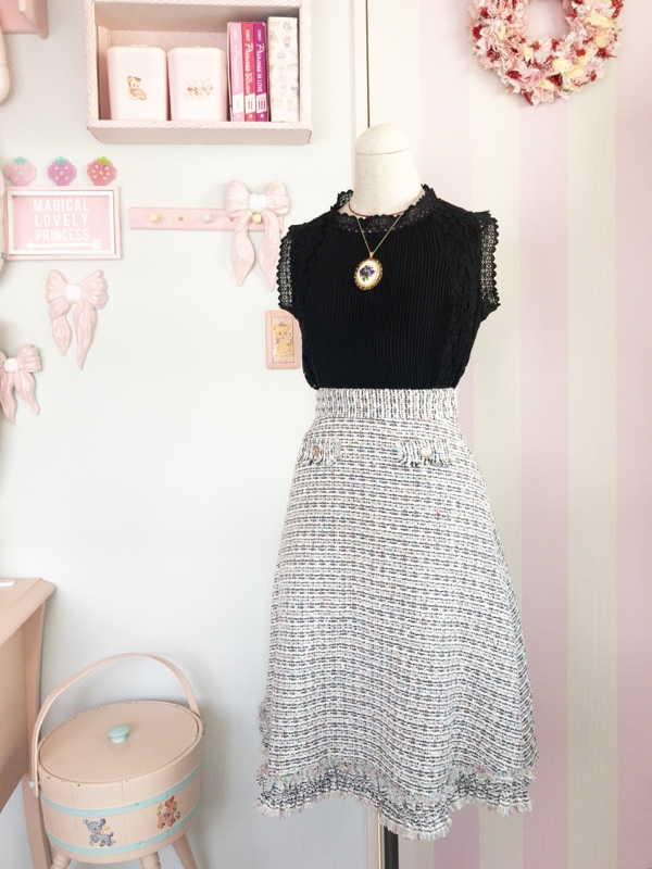 白いファンシーツイードのスカート