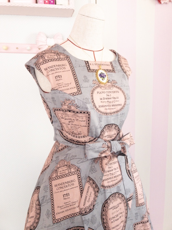 秋のワンピース完成🎹