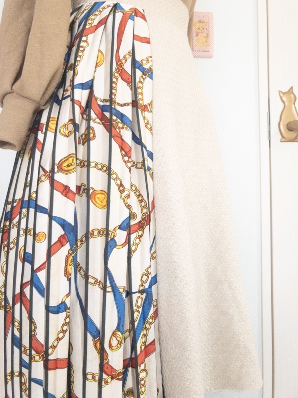 プリーツとツイードっぽい生地を合わせたスカート