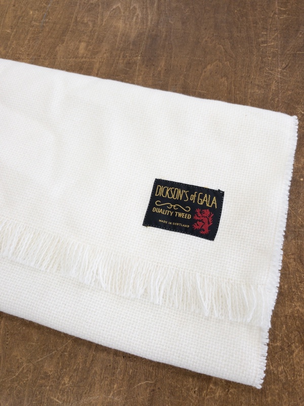 アンゴラ混の生地でストール