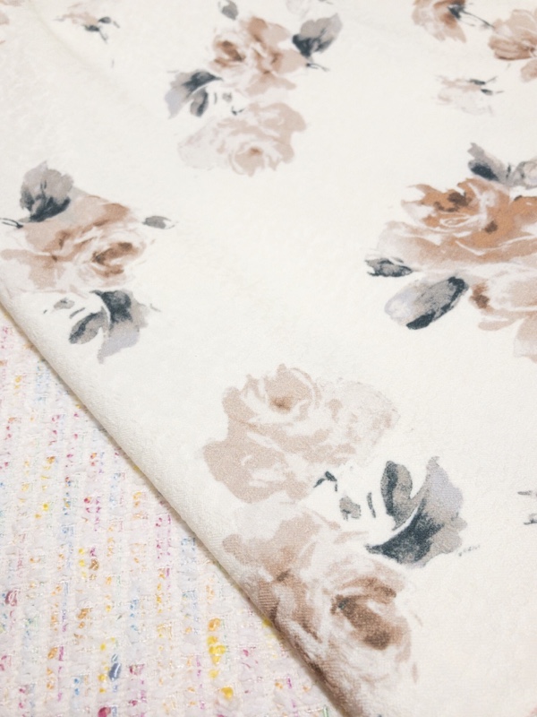 次はファンシーツイードでパネルラインワンピースに