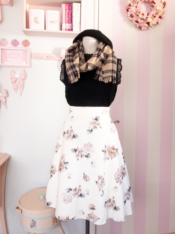 淡い花柄のスカート完成