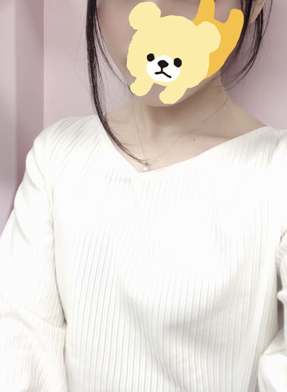 Vネックのニットはこんな感じ