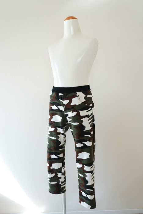 ループものの夢/カモフラージュ柄のパンツ