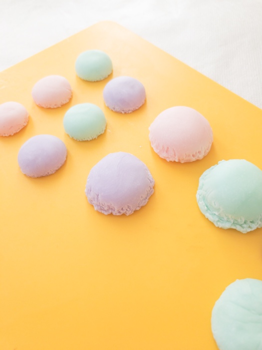 ダイソーの樹脂粘土で子どもたちとマカロン作り