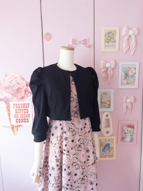 ショート丈のカーディガン