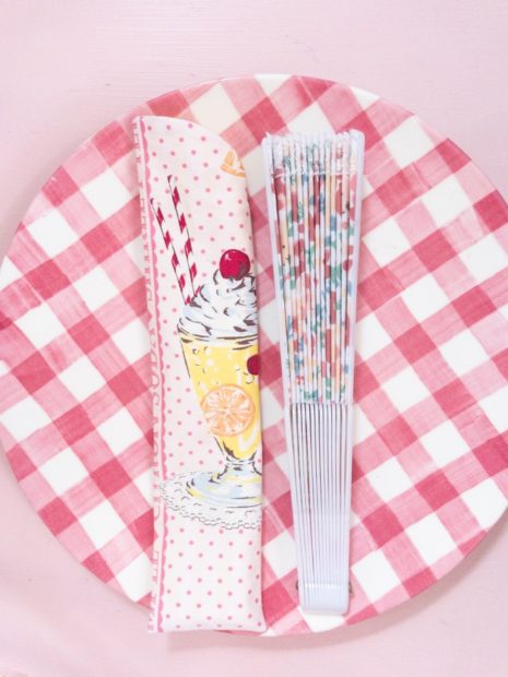 アナベラのワンピースと扇子のケース