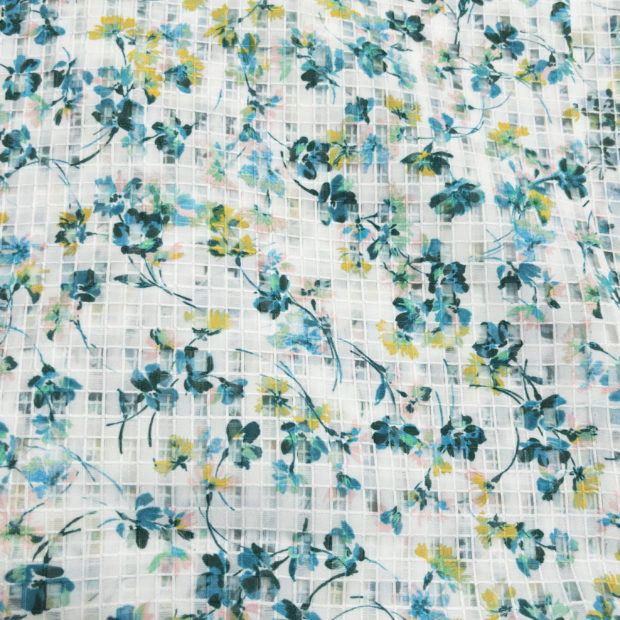 生地や裏地やスニーカー👟