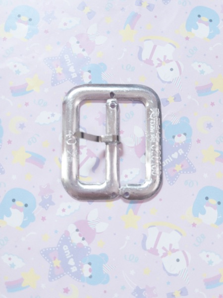 ボタン、バックルに悩む