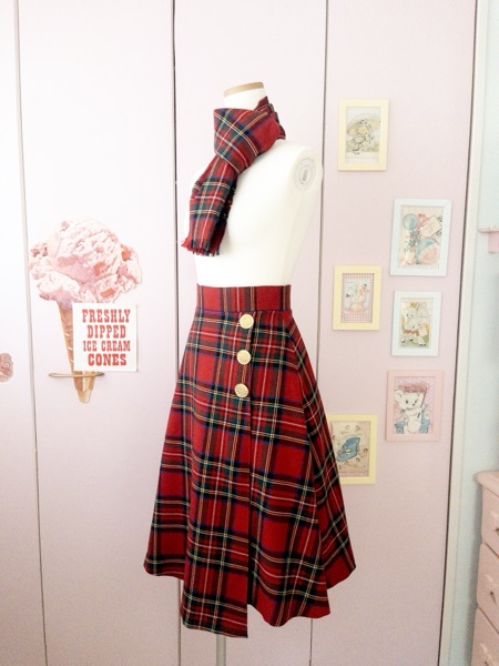 スカートとお揃いのストール兼マフラー