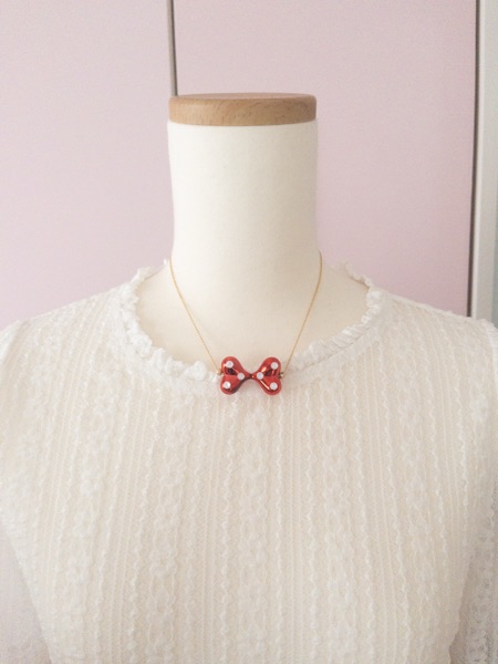 ディズニーに向けて作ったネックレスとレースワンピース