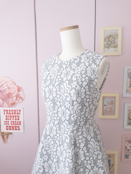 ウールとレースのワンピース